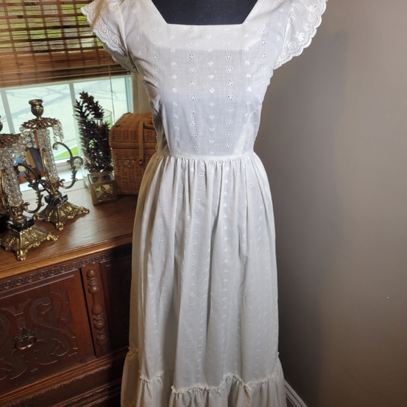 VINTAGE 70'S WHITE EYELET SEMI SHEER RUFFLE MAXI DRESS - Picture 3 of 12